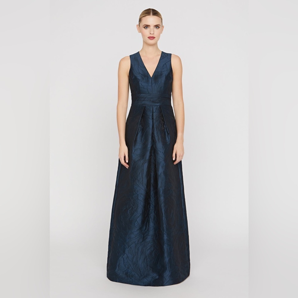 🆕Kay Unger NWT MARIAH GOWN size 4